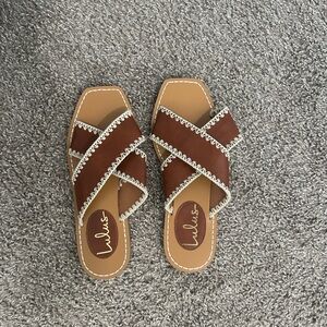 BRAND NEW NEVER WORN Lulu's Tan Sandals with Cream Detailing